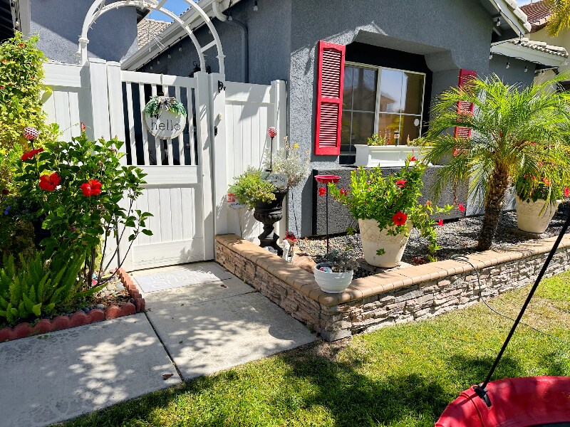 39850 St Honore Dr in Murrieta, CA - Foto de edificio