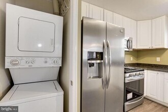 20579 Snowshoe Square in Ashburn, VA - Building Photo - Building Photo