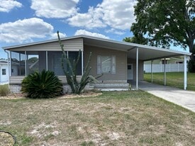 8083 Montrose Ave in Brooksville, FL - Building Photo