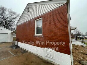 13 St Genevieve Ct in Florissant, MO - Building Photo - Building Photo