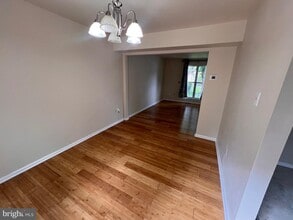 13 Dinsdale Ct in Silver Spring, MD - Building Photo - Building Photo