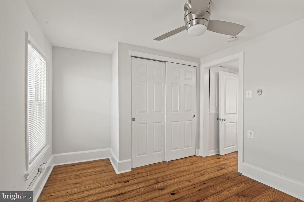 910 S Darien St in Philadelphia, PA - Building Photo