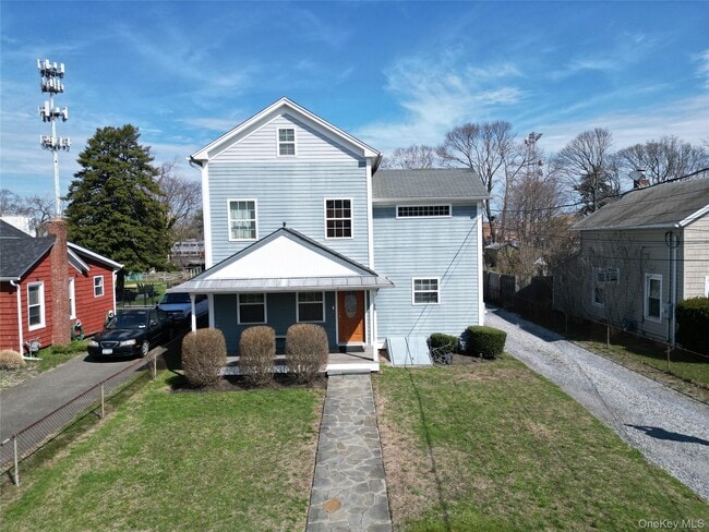 39 Edwards St in Patchogue, NY - Building Photo - Building Photo