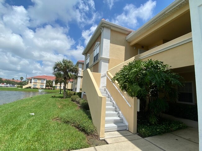 1025 Villagio Cir, Unit 207 in Sarasota, FL - Building Photo - Building Photo