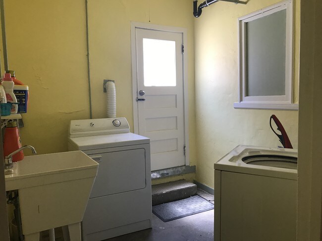 116 Court St in Elko, NV - Foto de edificio - Interior Photo