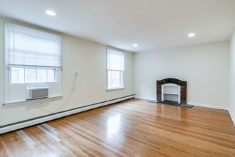 427 S 8th St in Philadelphia, PA - Building Photo - Interior Photo