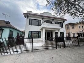 3rd St in Los Angeles, CA - Building Photo