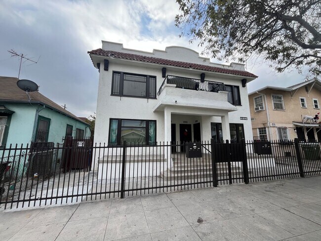 3rd St in Los Angeles, CA - Building Photo - Building Photo