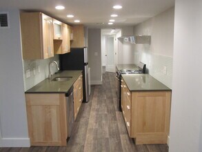 1658 Monroe St NW, Unit 1658 Apt B in Washington, DC - Foto de edificio - Building Photo