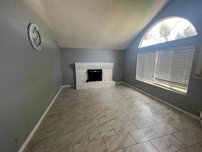 436 Oakmont Dr in Barstow, CA - Building Photo - Building Photo