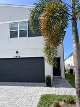 3916 SE Mentmore Ln in Stuart, FL - Foto de edificio - Building Photo