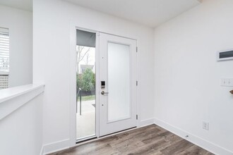 1813 Livery Way in Indianapolis, IN - Foto de edificio - Building Photo
