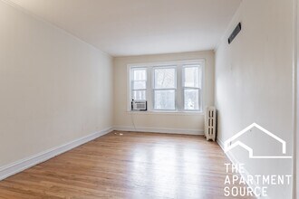 7385 N Damen Ave in Chicago, IL - Building Photo - Building Photo