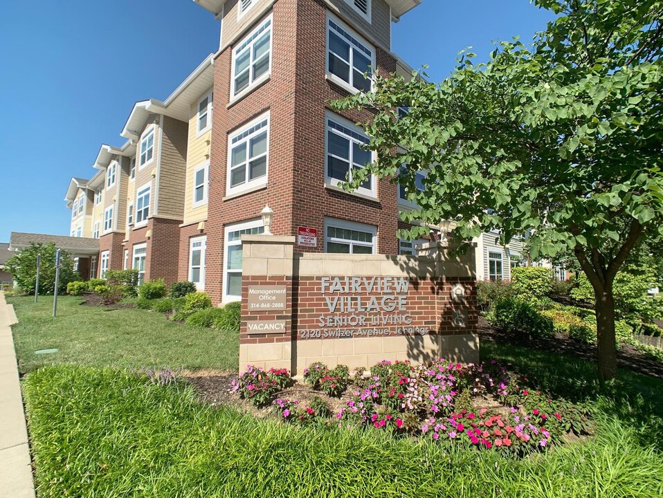 Fairview Village in St. Louis, MO - Foto de edificio