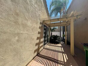 16 Adelante in Irvine, CA - Building Photo - Building Photo