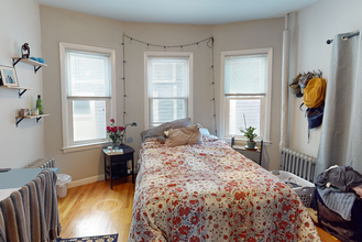23 Tufts St, Unit 2 in Cambridge, MA - Foto de edificio - Building Photo