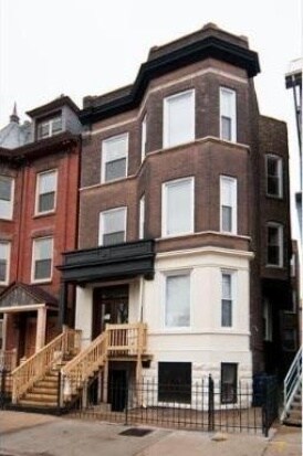 621 W Armitage Ave in Chicago, IL - Building Photo