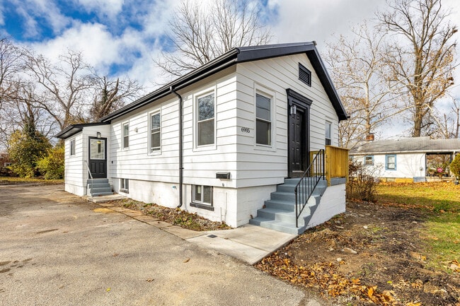 6985 Beechmont Ave in Cincinnati, OH - Building Photo - Building Photo