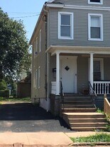 7 Maple St in New Brunswick, NJ - Building Photo