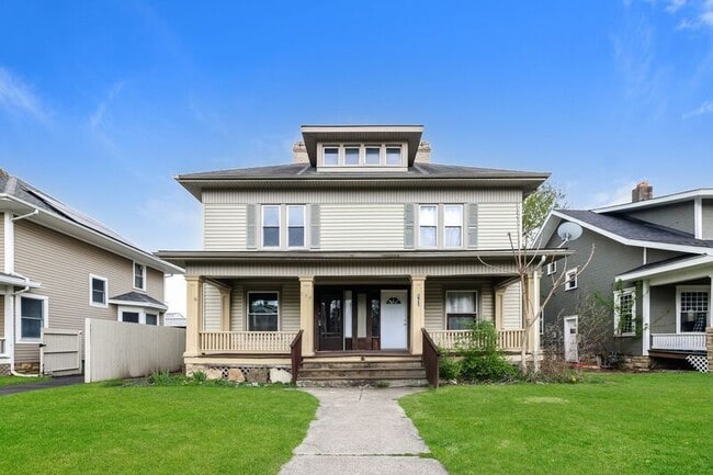 property at 557-559-559 E Madison Ave