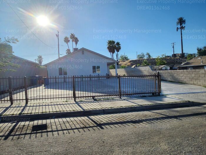 2319 Gurley St in Bakersfield, CA - Building Photo