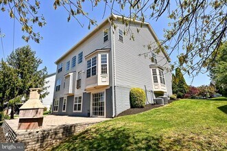 3508 Chambray Way in Falls Church, VA - Foto de edificio - Building Photo