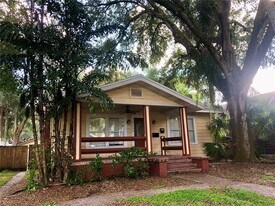 1209 E Comanche Ave in Tampa, FL - Building Photo