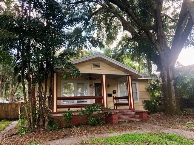 property at 1209 E Comanche Ave