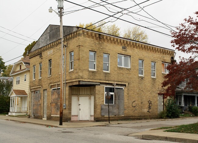 1417 Lynn St in Parkersburg, WV - Building Photo - Building Photo