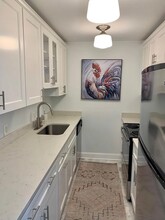 2000 16th St NW, Unit 306 in Washington, DC - Building Photo - Building Photo