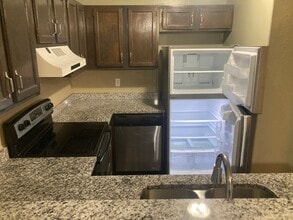 1807 SE Oak St in Oak Grove, MO - Foto de edificio - Building Photo