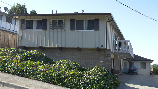 8070 Greenridge Dr in Oakland, CA - Building Photo - Building Photo