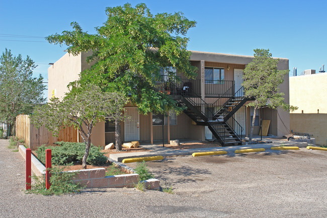 13501-13505 Copper Ave NE in Albuquerque, NM - Foto de edificio - Building Photo