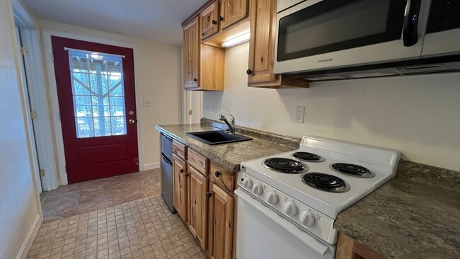 14 Garrison Ln in Madbury, NH - Building Photo - Building Photo