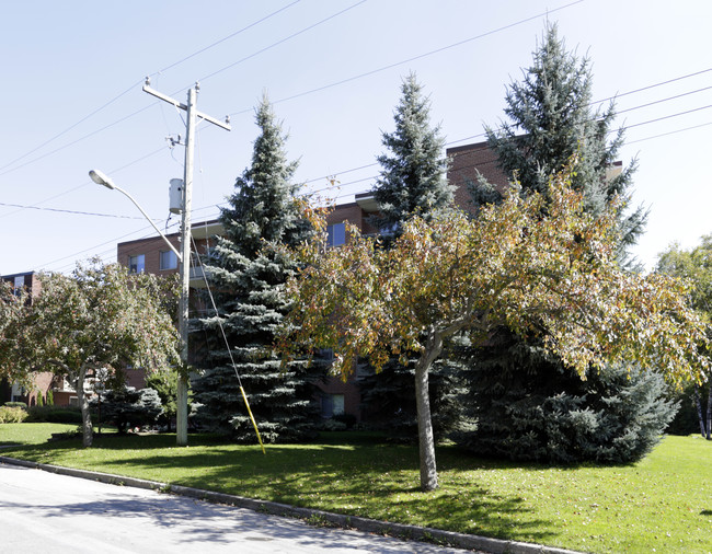 Ballantyne Court in Barrie, ON - Building Photo - Building Photo