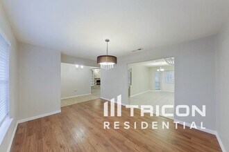 606 Meadow Grove Dr in Seagoville, TX - Building Photo - Building Photo