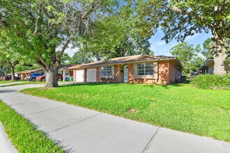 1510 Narcille St in Baytown, TX - Building Photo - Building Photo