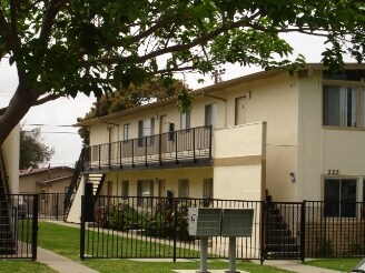 221 N N St in Lompoc, CA - Foto de edificio