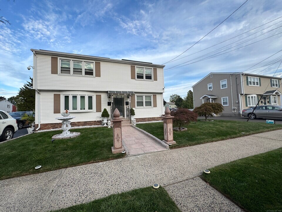 37 Elizabeth Ann Dr in New Haven, CT - Building Photo