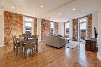 1050 Annunciation St in New Orleans, LA - Building Photo - Building Photo