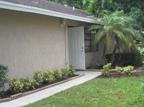 5428 Gene Cir in West Palm Beach, FL - Foto de edificio - Building Photo