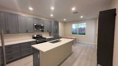 39391 Tiburon Dr in Murrieta, CA - Building Photo - Building Photo