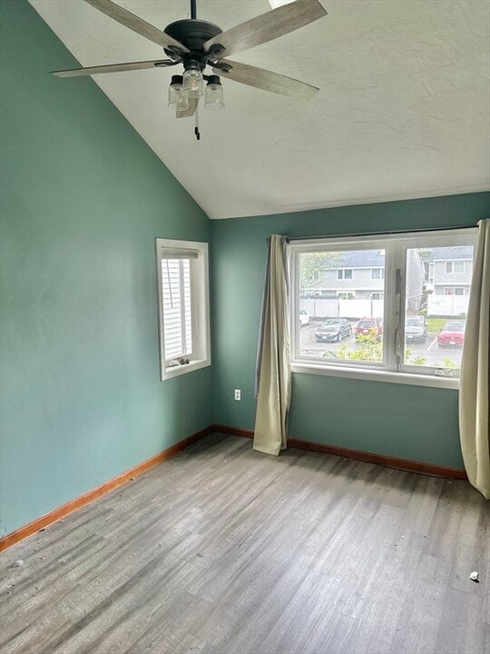 25 Meadow Pond Dr in Leominster, MA - Building Photo