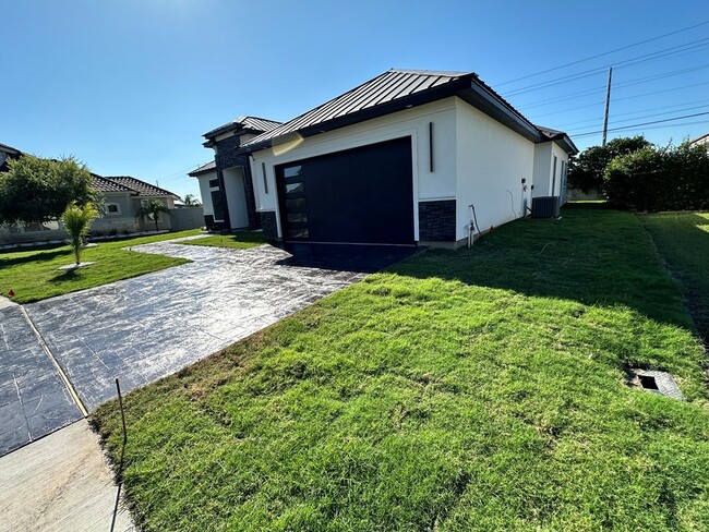 124 Seagrape Ln in Laguna Vista, TX - Building Photo - Building Photo