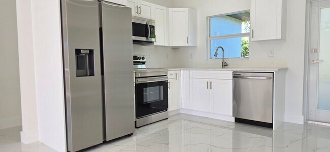 5216 29th St SW in Lehigh Acres, FL - Building Photo - Building Photo