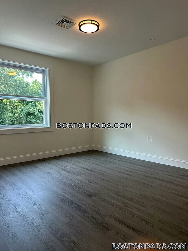 267 Mill St, Unit 403 in Worcester, MA - Building Photo - Building Photo