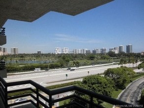 3300 NE 192 St-Unit -7H in Miami, FL - Building Photo - Building Photo