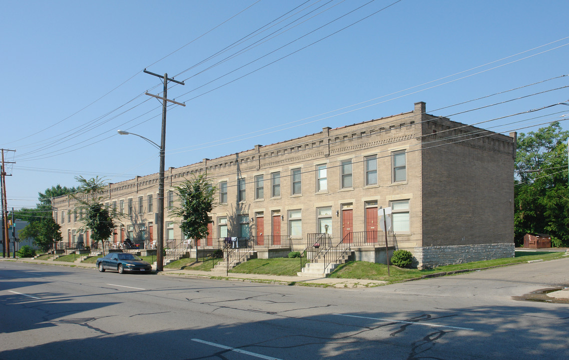 953-979 N 4th St in Columbus, OH - Building Photo