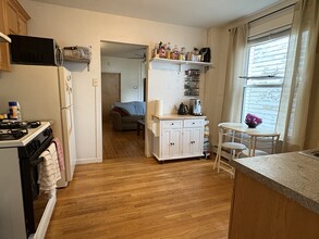 43 5th St, Unit 1 in Cambridge, MA - Foto de edificio - Building Photo