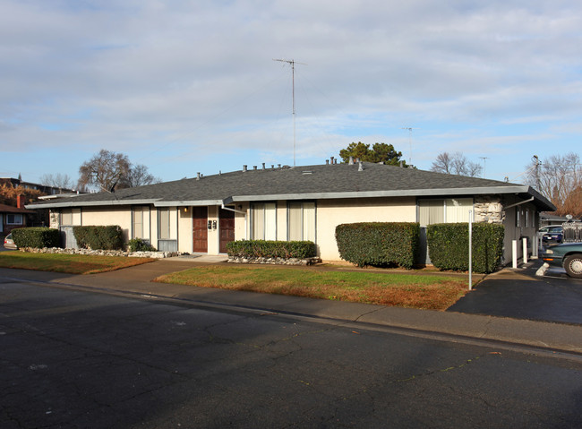 Capitales Apartments in Rancho Cordova, CA - Foto de edificio - Building Photo